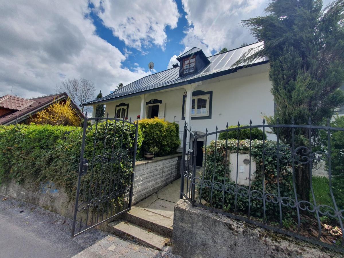 Villa Amalia, Centrum Banska Stiavnica, Parkovanie Pre 2 Auta, Velka Zahrada S Krbom, Cela Villa Amalia Pre 14 Osob Alebo Samostatne Nezavisle Prve Podlazie Villa Ama Pre 6 Osob Alebo Samostatne Nezavisle Podkrovie Villa Lia Pre 8 Osob,Pristup Cez Pi Luaran gambar