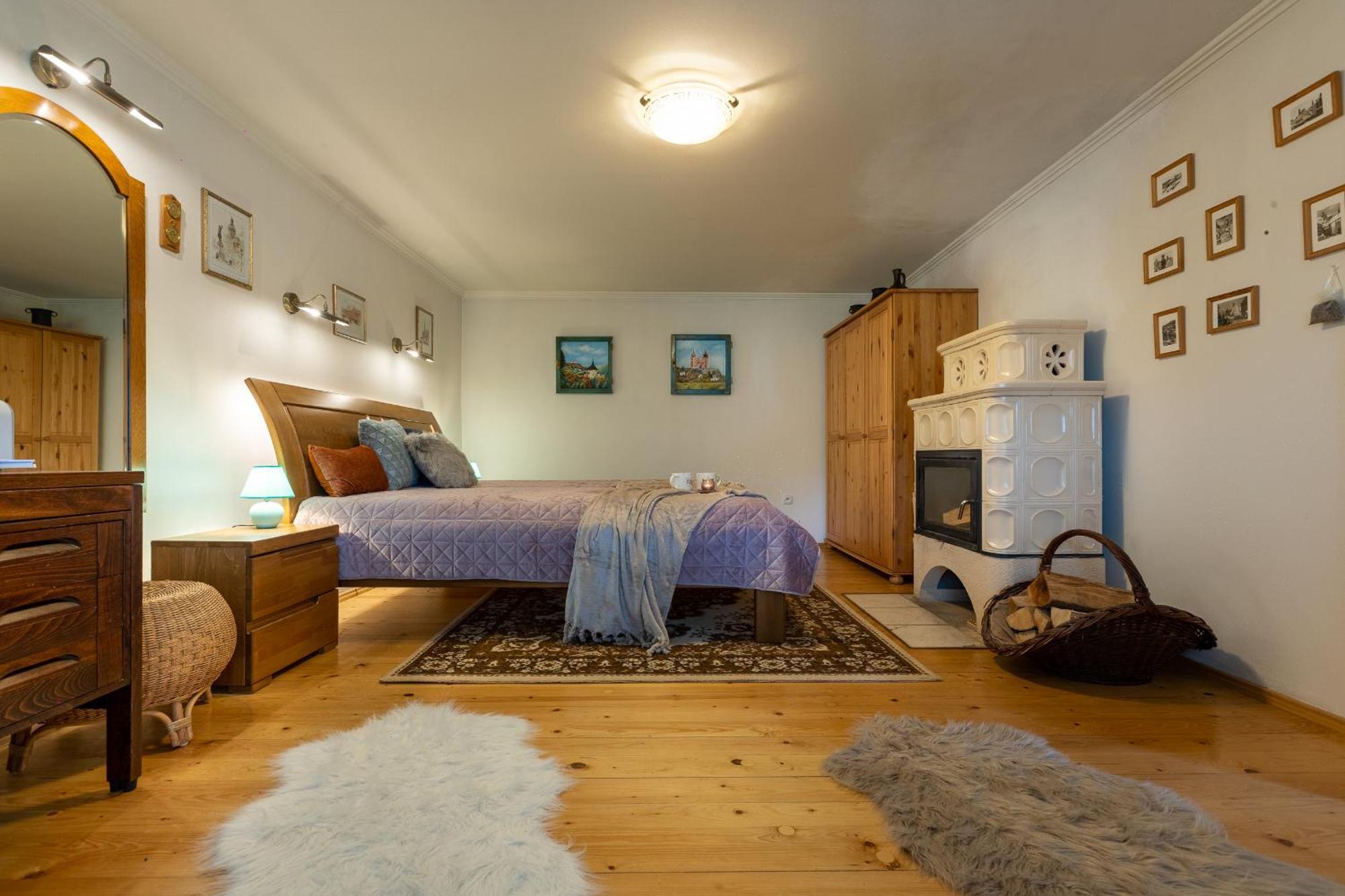 Villa Amalia, Centrum Banska Stiavnica, Parkovanie Pre 2 Auta, Velka Zahrada S Krbom, Cela Villa Amalia Pre 14 Osob Alebo Samostatne Nezavisle Prve Podlazie Villa Ama Pre 6 Osob Alebo Samostatne Nezavisle Podkrovie Villa Lia Pre 8 Osob,Pristup Cez Pi Luaran gambar