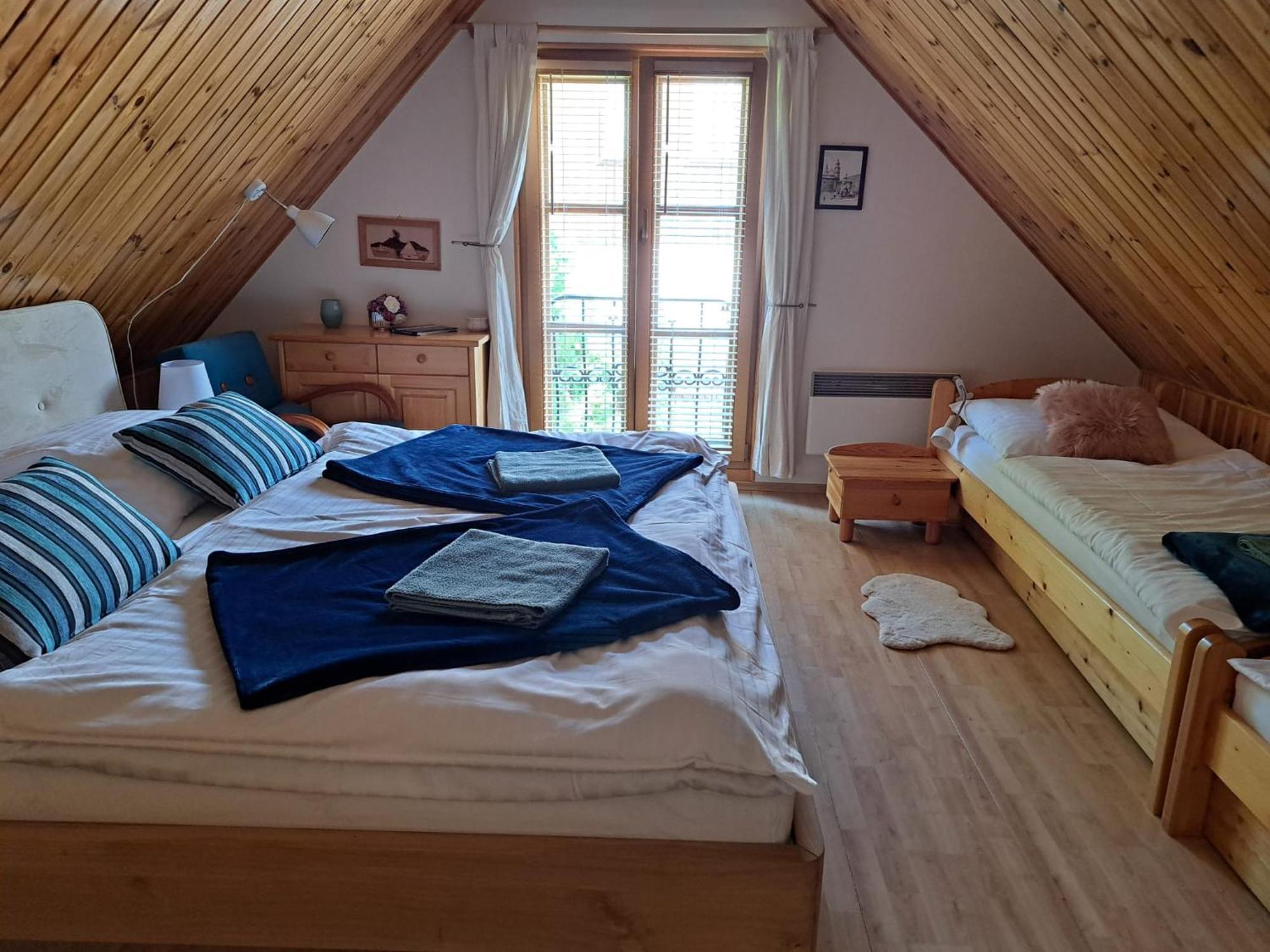 Villa Amalia, Centrum Banska Stiavnica, Parkovanie Pre 2 Auta, Velka Zahrada S Krbom, Cela Villa Amalia Pre 14 Osob Alebo Samostatne Nezavisle Prve Podlazie Villa Ama Pre 6 Osob Alebo Samostatne Nezavisle Podkrovie Villa Lia Pre 8 Osob,Pristup Cez Pi Luaran gambar